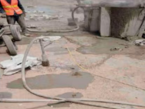 龙里水泥混凝土路面板底注浆技术 路面脱空注浆整治方案